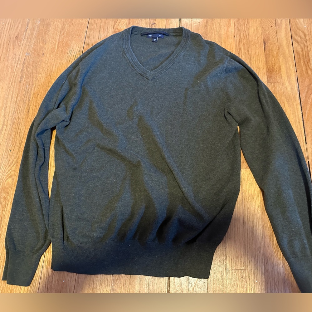 Gap v neck men’s sweater